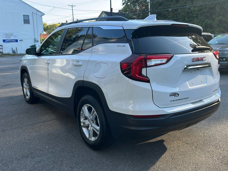 Used 2023 GMC Terrain SLE w/ Driver Convenience Package image 5