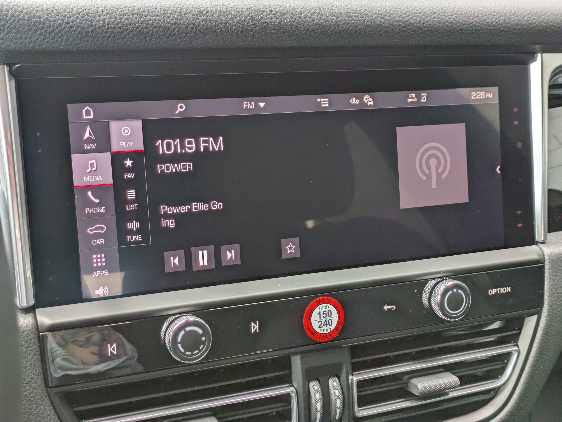 Certified 2025 Porsche Macan image 18