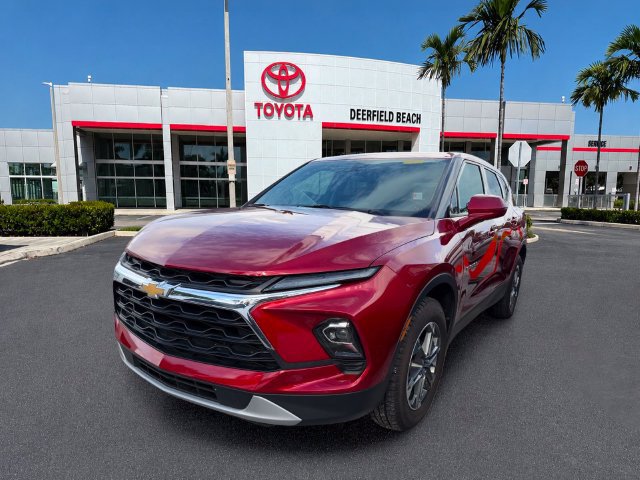 Used 2025 Chevrolet Blazer LT FWD image 3