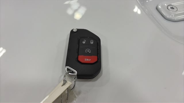 Used 2024 Jeep Gladiator Mojave AWD/4WD image 31