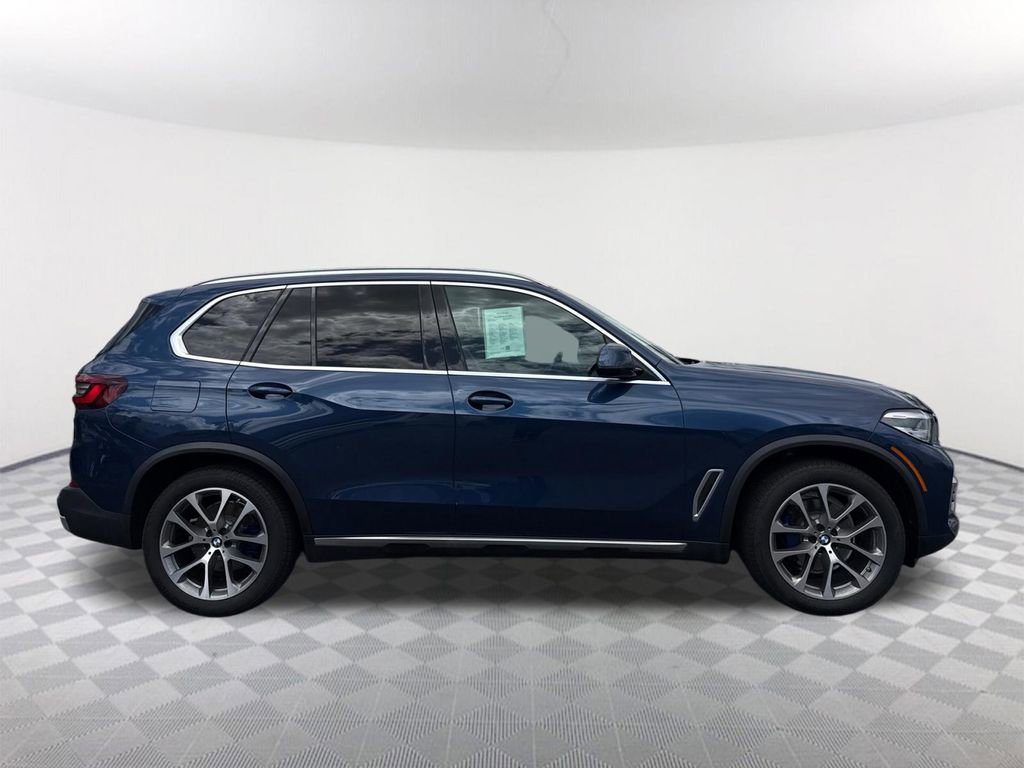 Used 2022 BMW X5 xDrive40i w/ Premium Package AWD/4WD image 3
