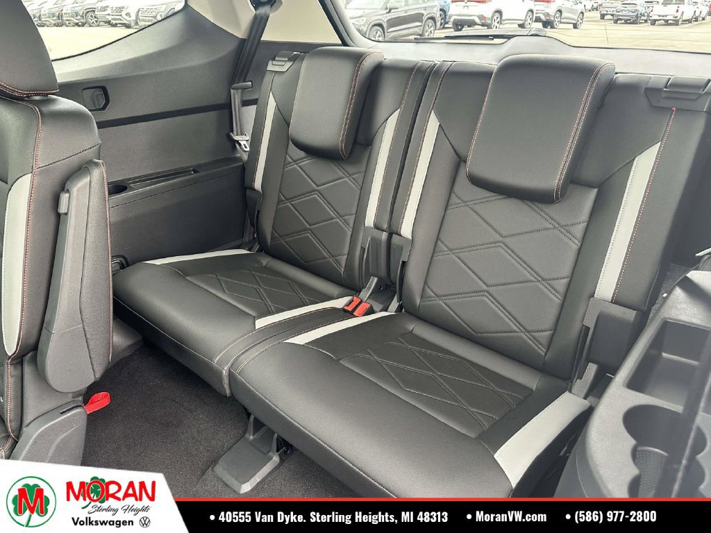 Certified 2025 Volkswagen Atlas Peak Edition SE AWD/4WD image 12