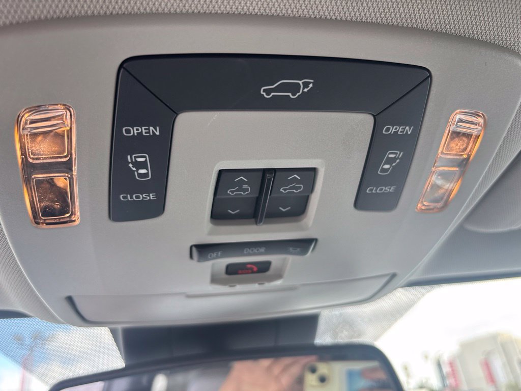 Used 2025 Toyota Sienna XLE w/ XLE Plus Package FWD image 34