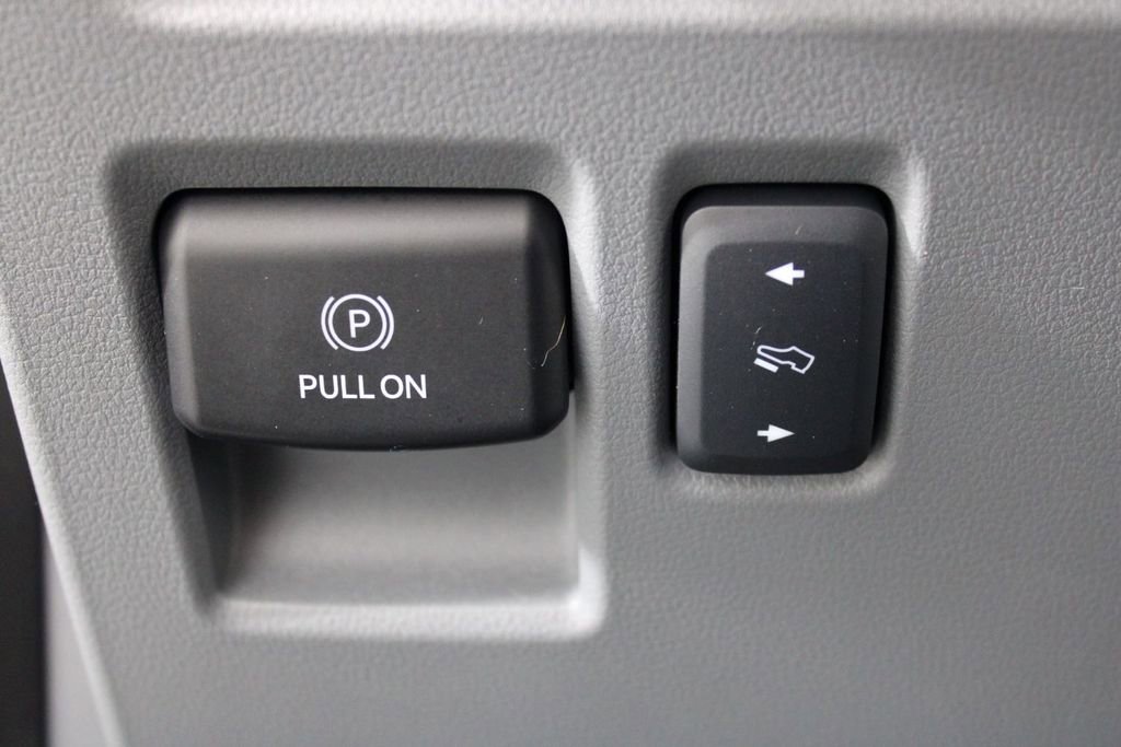 Used 2023 Ford F150 Lariat w/ Trailer Tow Package image 21