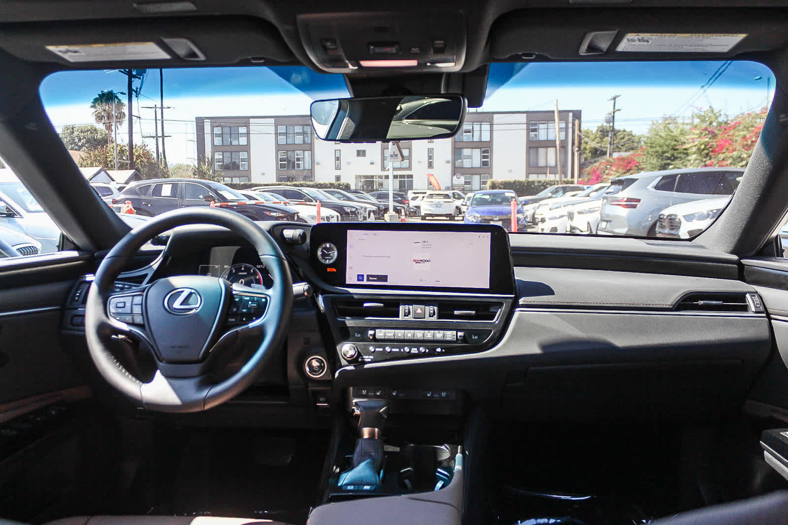 Used 2025 Lexus ES 300h w/ Premium Package FWD image 13