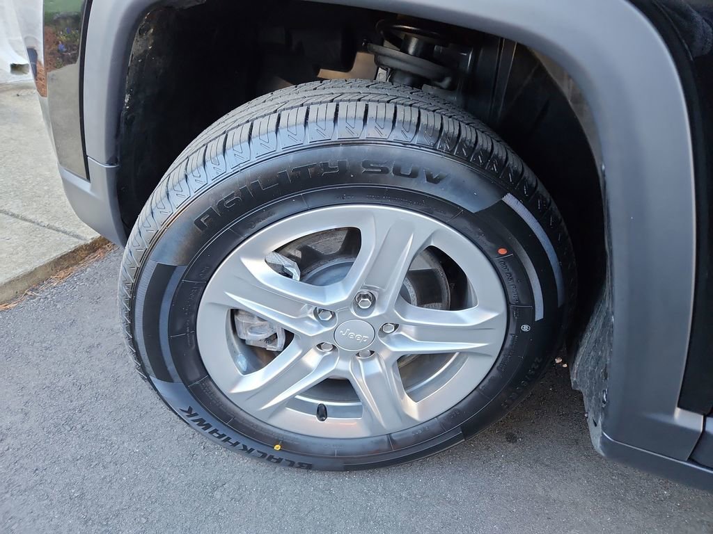 Used 2024 Jeep Compass Sport image 30