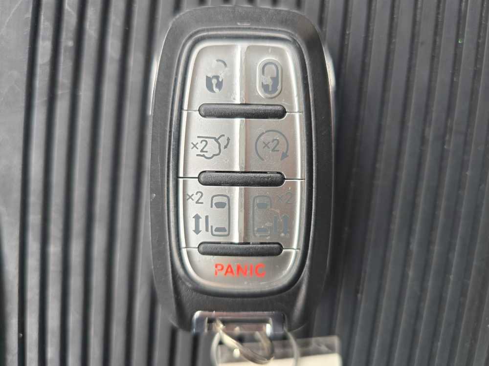 Used 2017 Chrysler Pacifica Limited w/ UConnect Theater Package image 21