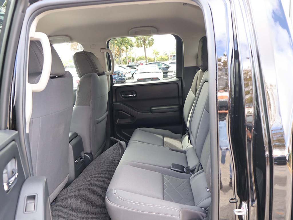 Used 2025 Nissan Frontier SV w/ SV Convenience Package image 37