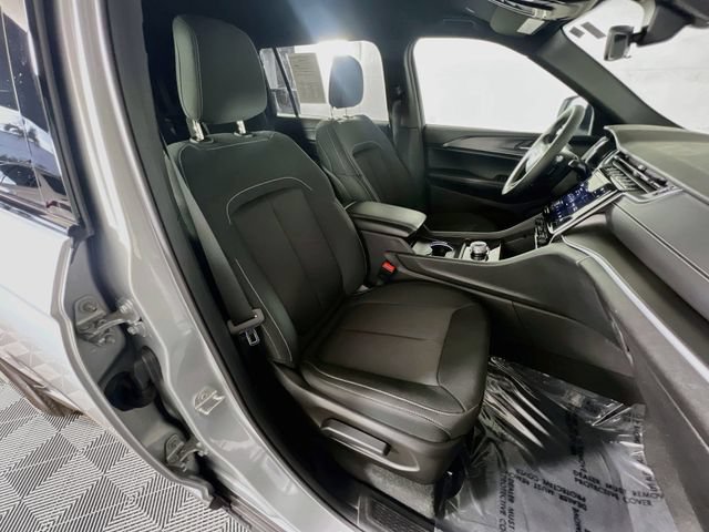 Used 2025 Jeep Grand Cherokee L Laredo RWD image 30