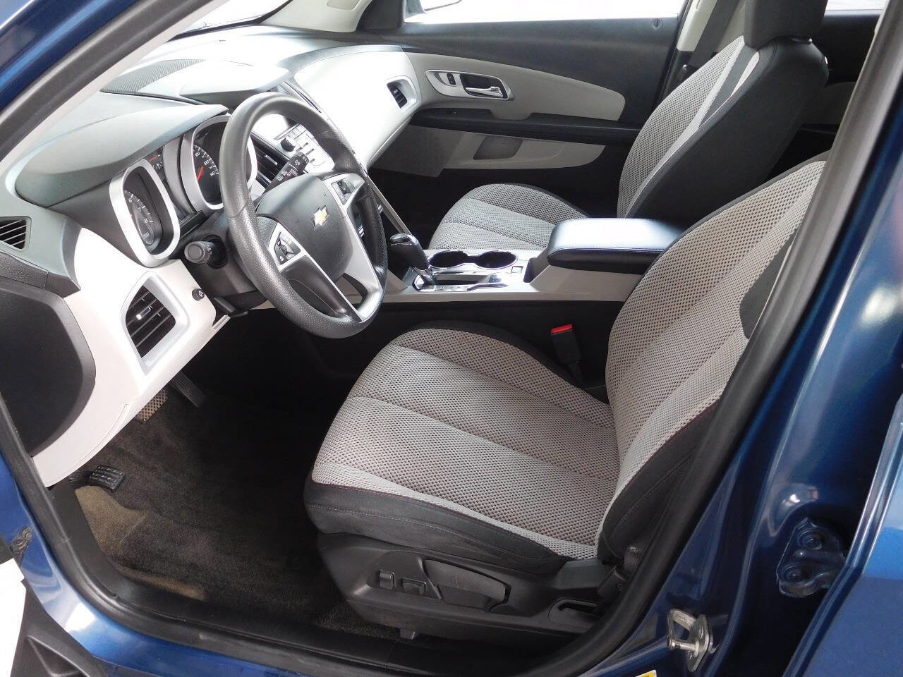 Used 2017 Chevrolet Equinox LT image 4