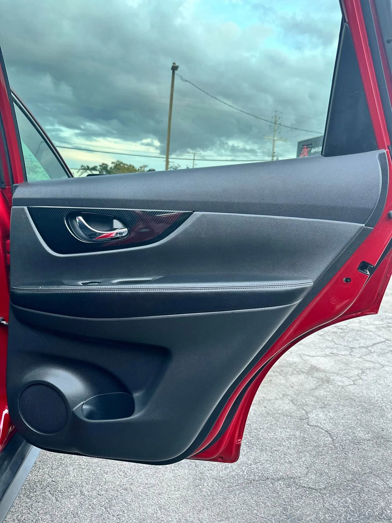 Used 2017 Nissan Rogue SL w/ SL Premium Package image 5