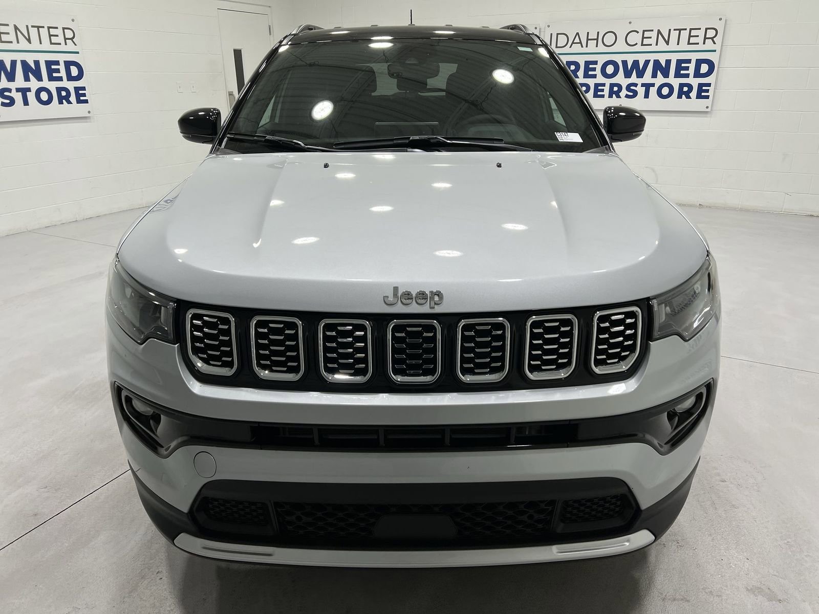 Used 2025 Jeep Compass Limited image 3