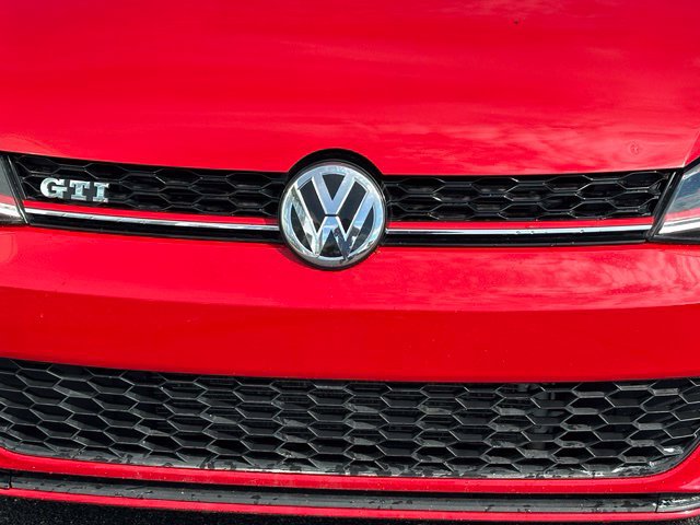 Used 2018 Volkswagen GTI SE w/ SE Leather Package FWD image 10