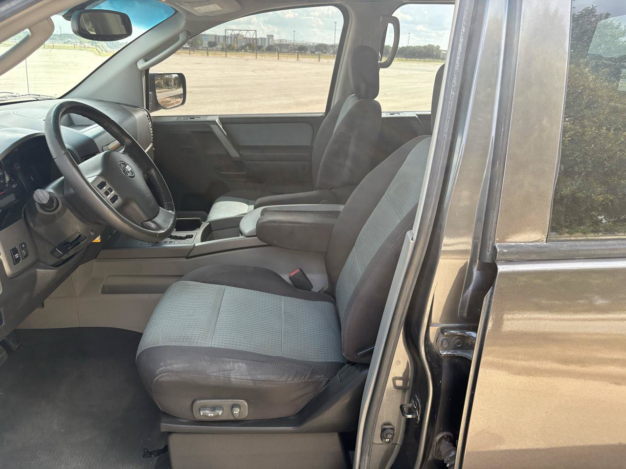Used 2004 Nissan Titan SE RWD image 55