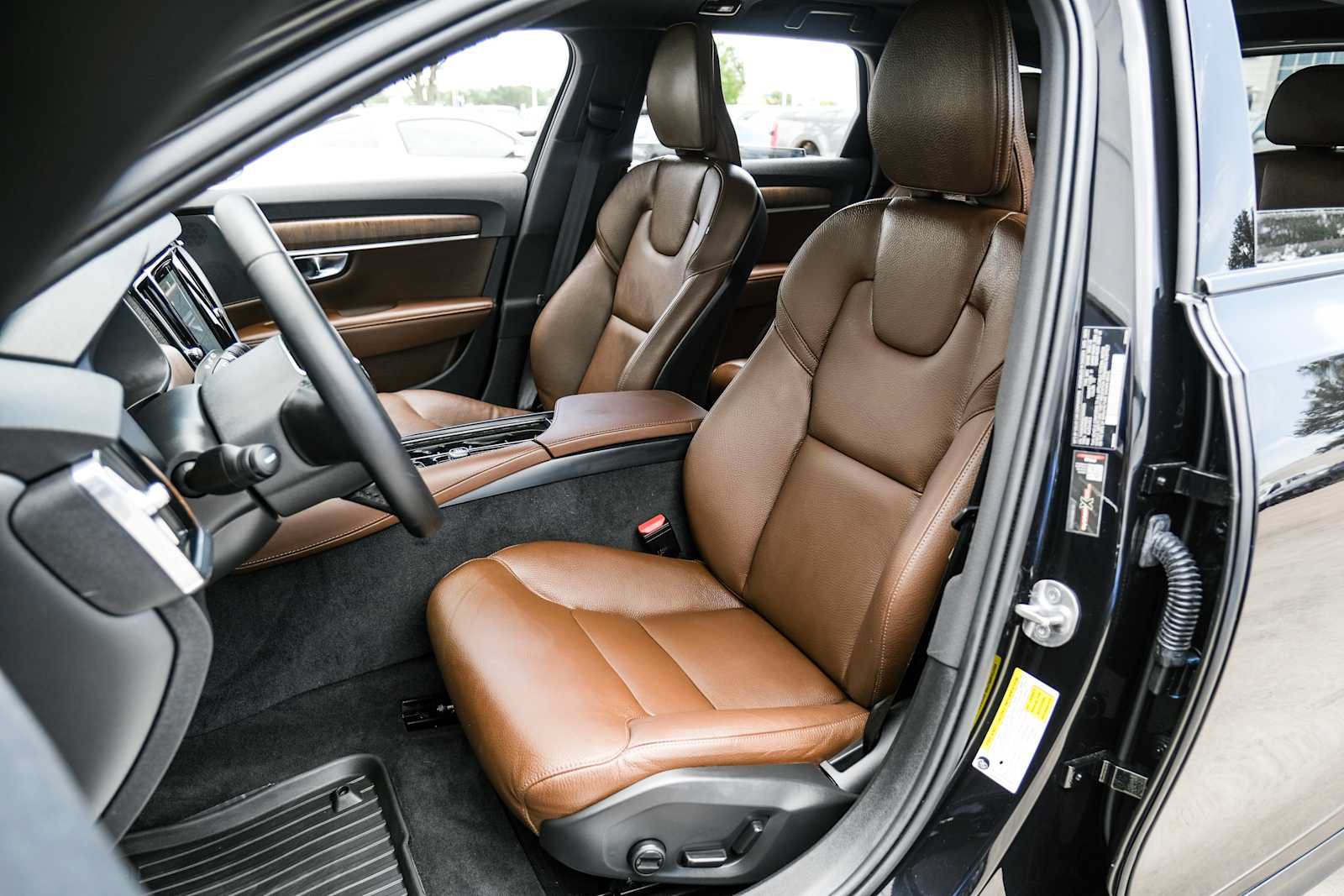 Used 2025 Volvo V90 B6 Cross Country Plus w/ Protection Package Premier AWD/4WD image 24