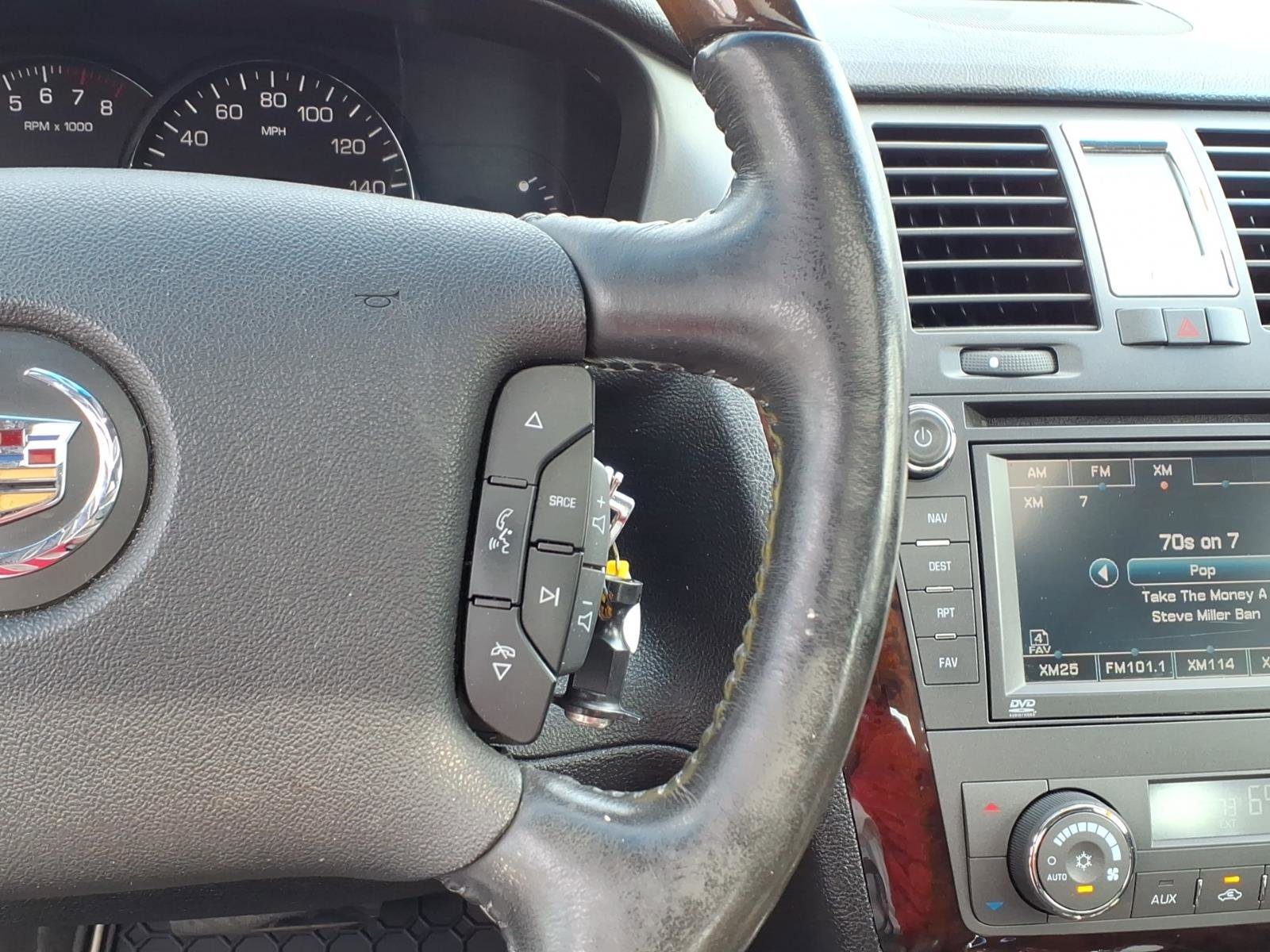 Used 2010 Cadillac DTS Premium image 19