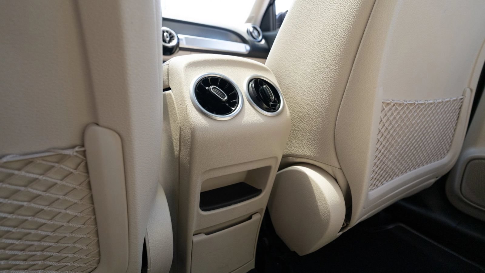 Used 2021 Mercedes-Benz GLB 250 4MATIC w/ Premium Package image 27