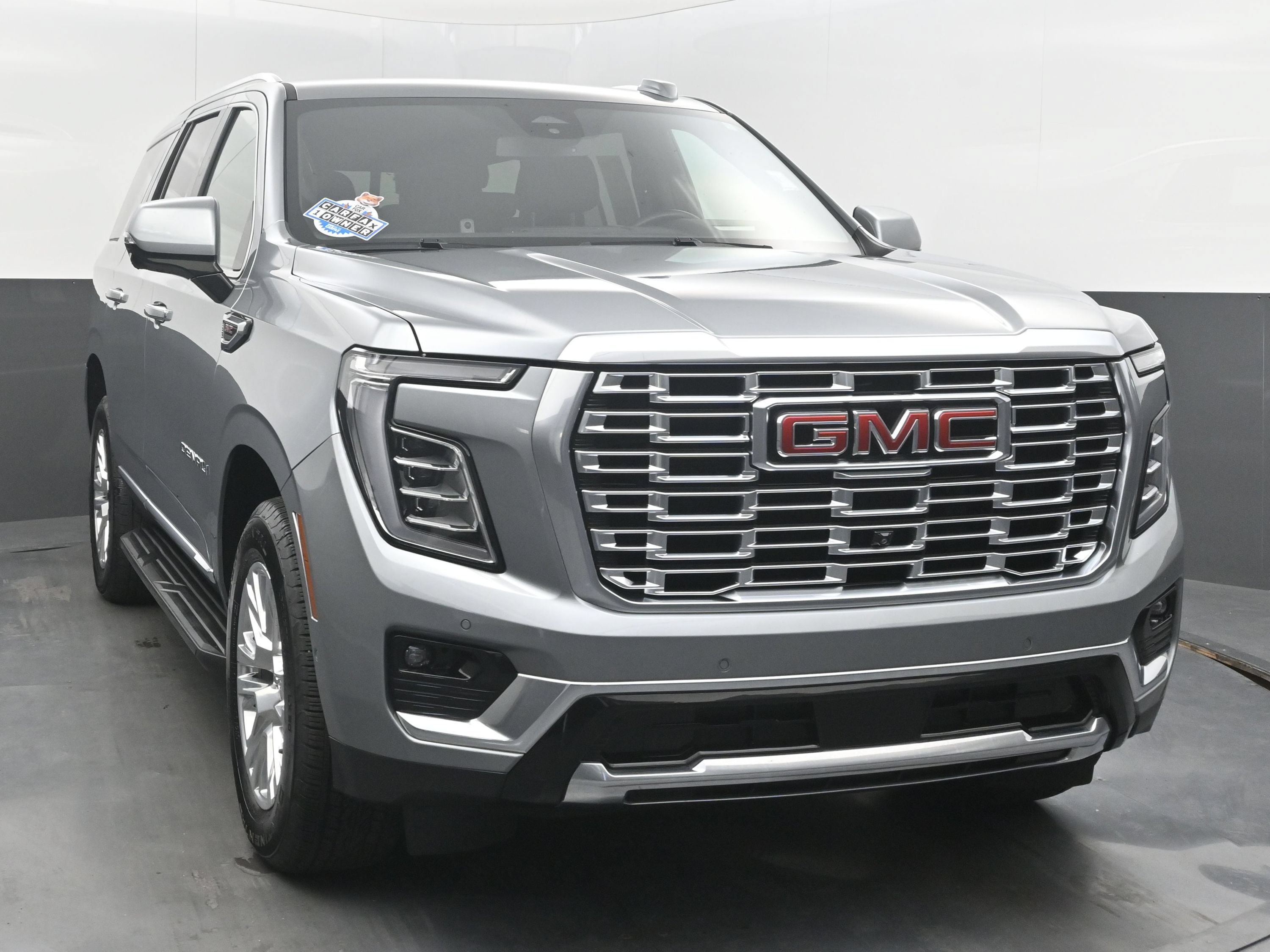 Used 2025 GMC Yukon Denali RWD image 3