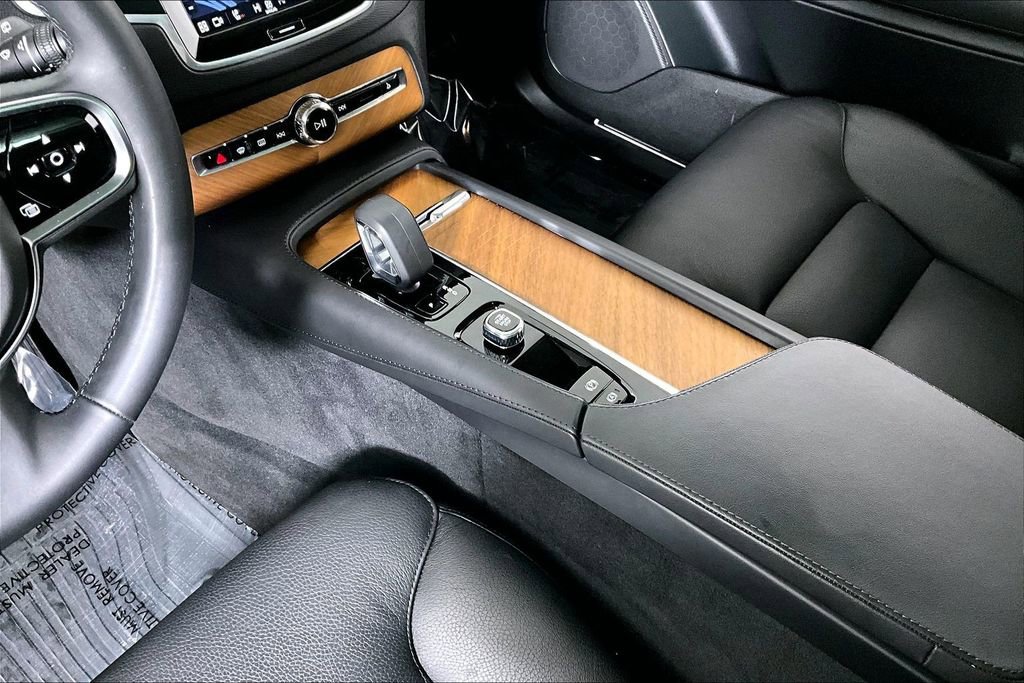 Used 2024 Volvo XC90 B6 Plus w/ Protection Package image 17
