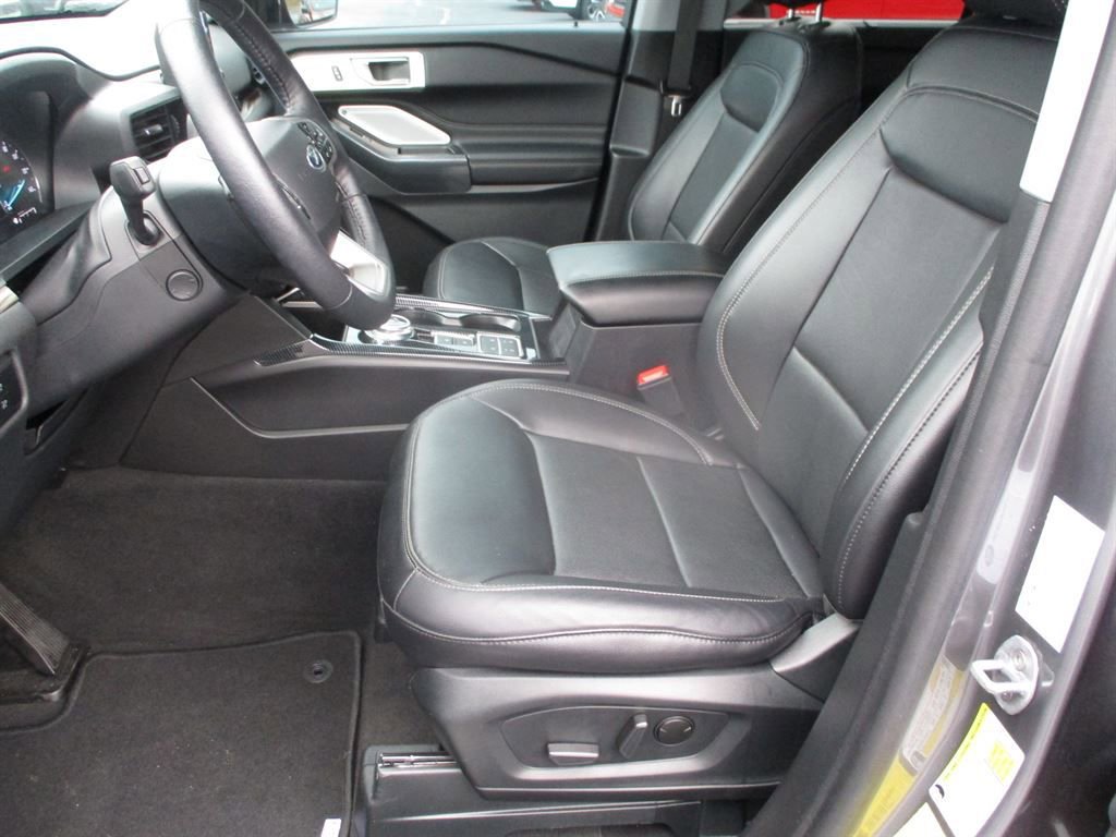 Used 2024 Ford Explorer Limited w/ Limited Technology Package image 16