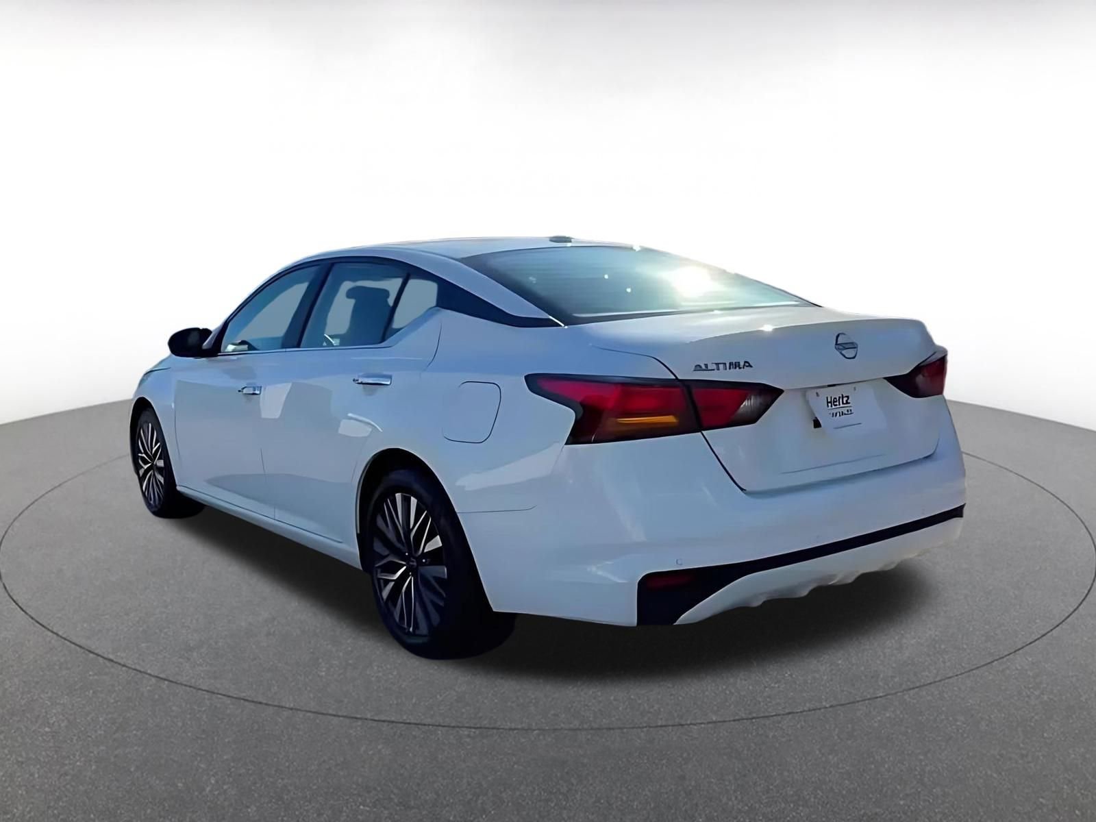 Used 2025 Nissan Altima 2.5 SV image 11