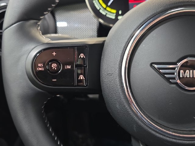 Certified 2024 MINI Cooper SE FWD image 11