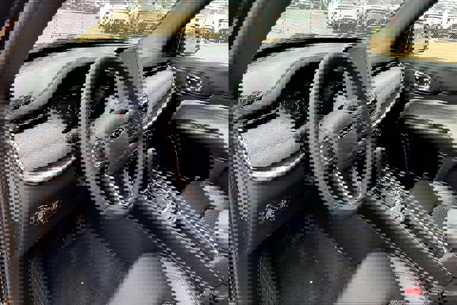 Used 2025 Jeep Compass Latitude image 2