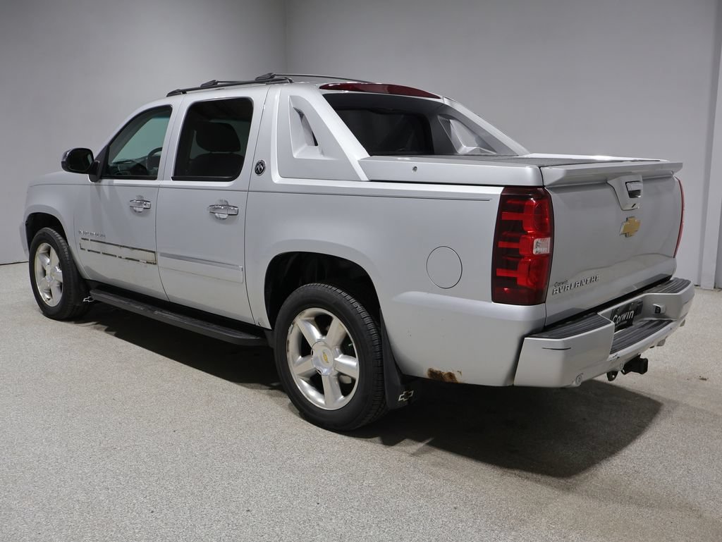 Used 2013 Chevrolet Avalanche LTZ AWD/4WD image 6