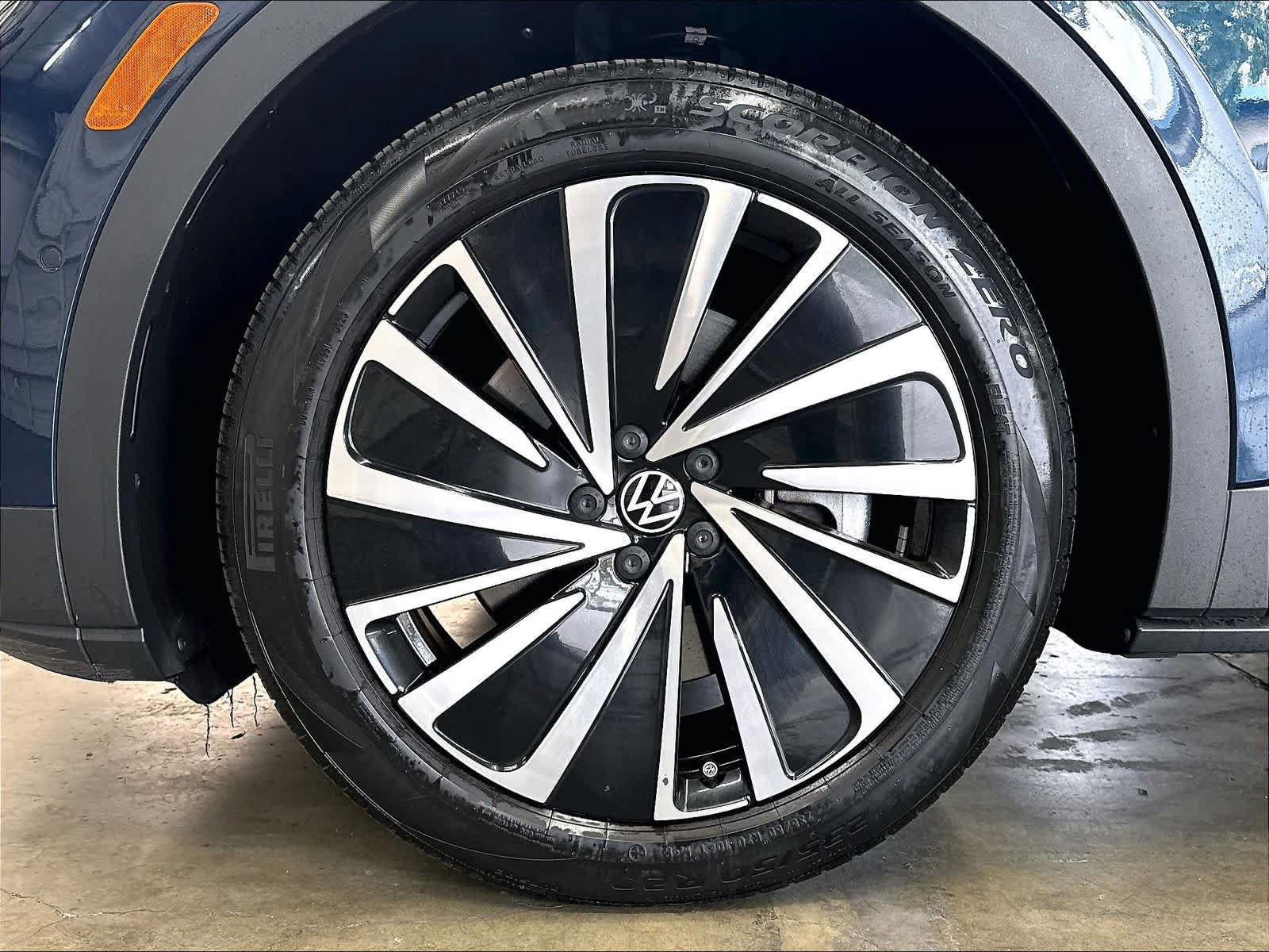 Used 2023 Volkswagen ID.4 Pro S Plus RWD image 37