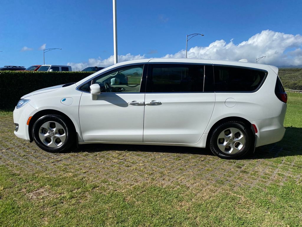 Used 2018 Chrysler Pacifica Touring Plus FWD image 4