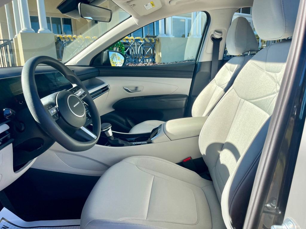 Used 2025 Hyundai Tucson SE image 11