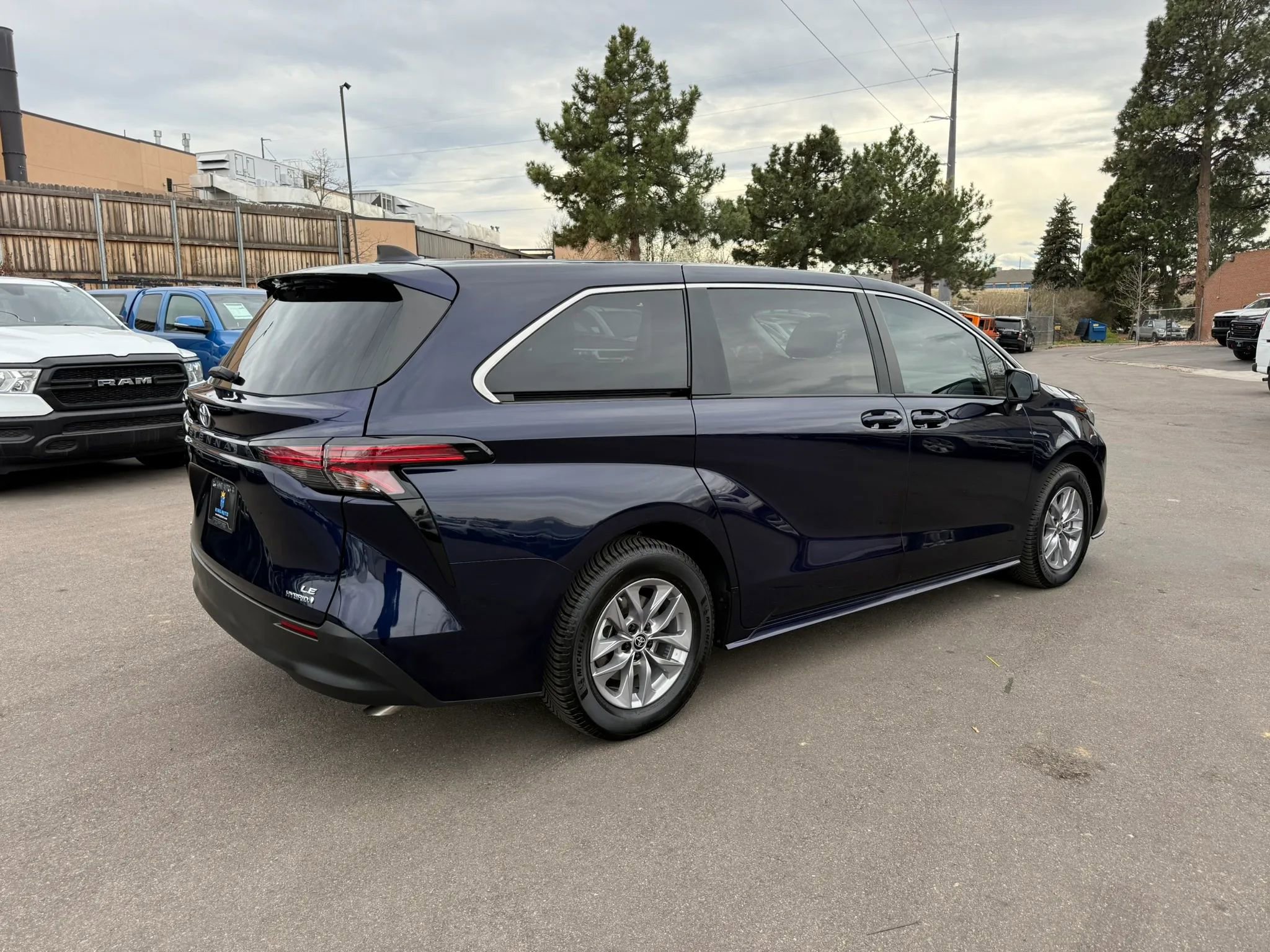 Used 2022 Toyota Sienna LE image 8