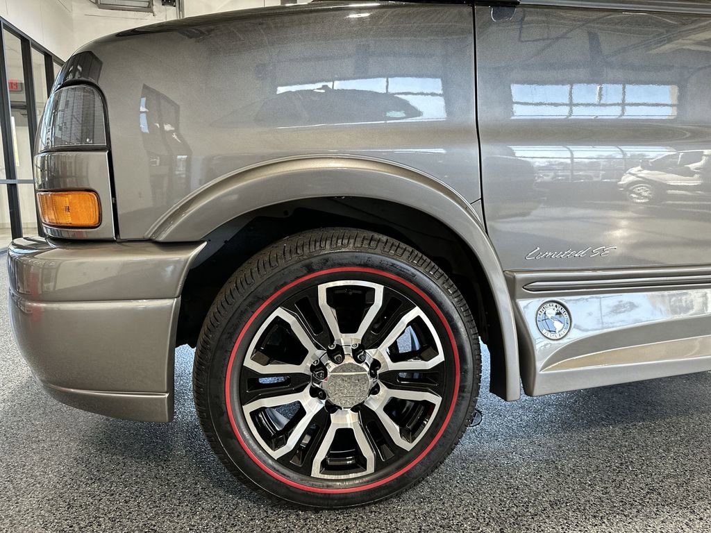 Used 2024 GMC Savana 2500 w/ Driver Convenience Package image 17