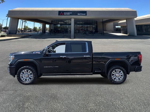 Used 2022 GMC Sierra 2500 Denali w/ Denali Black Diamond Edition AWD/4WD image 2