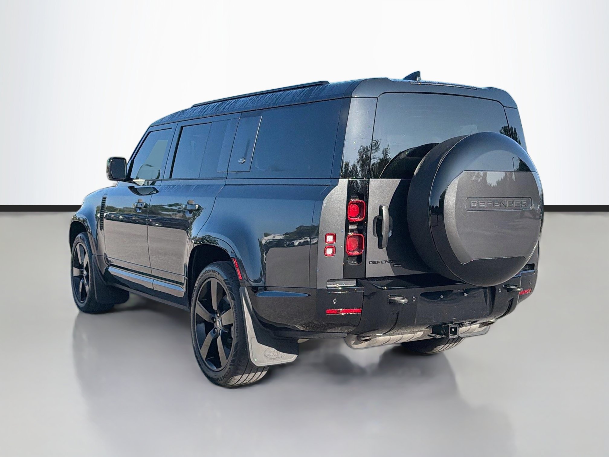 Used 2023 Land Rover Defender 130 X-Dynamic SE AWD/4WD image 3
