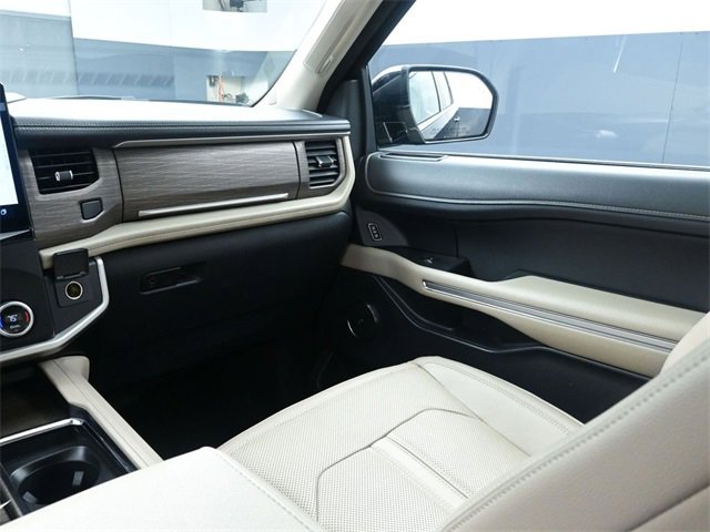 Used 2024 Ford Expedition Limited image 26