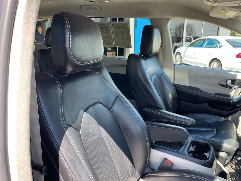 Used 2022 Chrysler Pacifica Touring-L FWD image 26