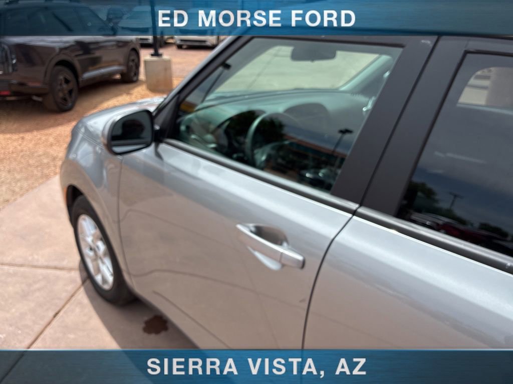 Used 2025 Kia Soul LX FWD image 18
