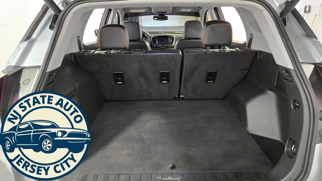 Used 2023 GMC Terrain AT4 image 32