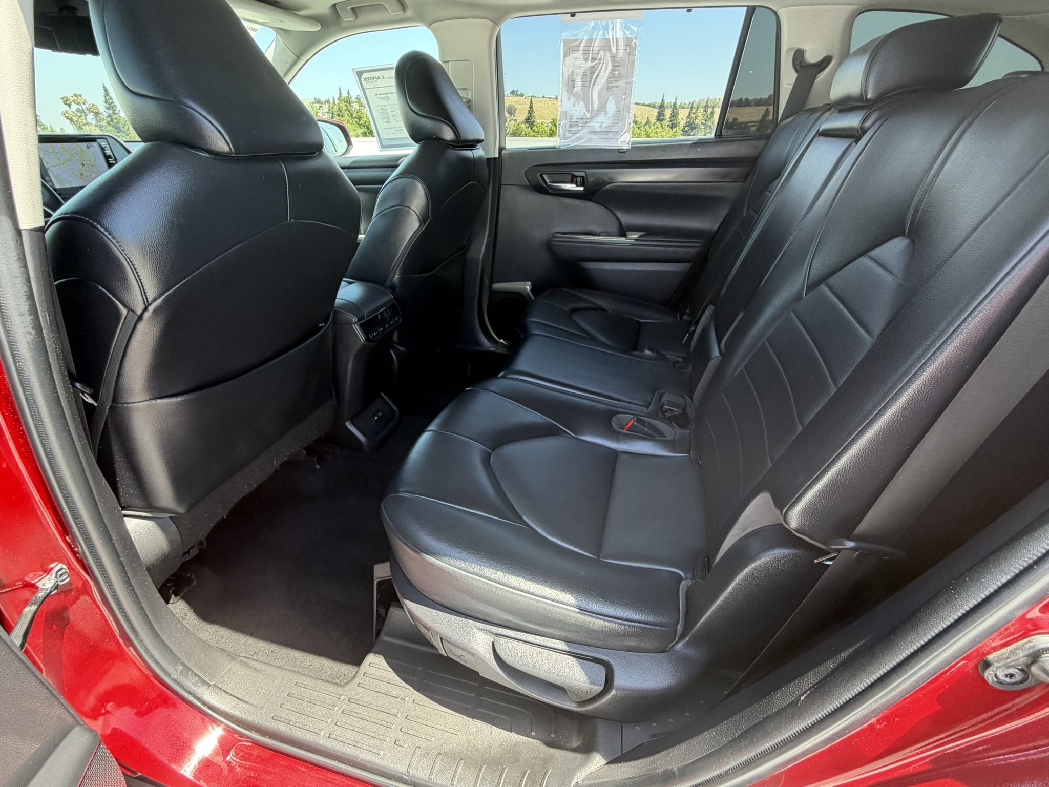 Used 2022 Toyota Highlander XLE FWD image 14