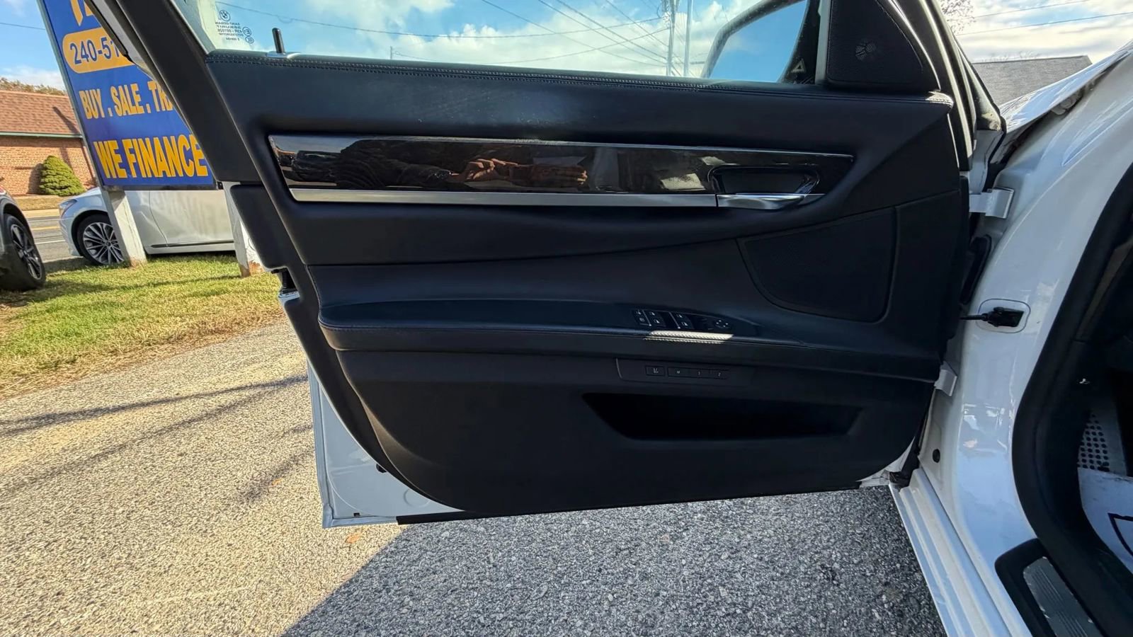 Used 2013 BMW 750i xDrive image 14