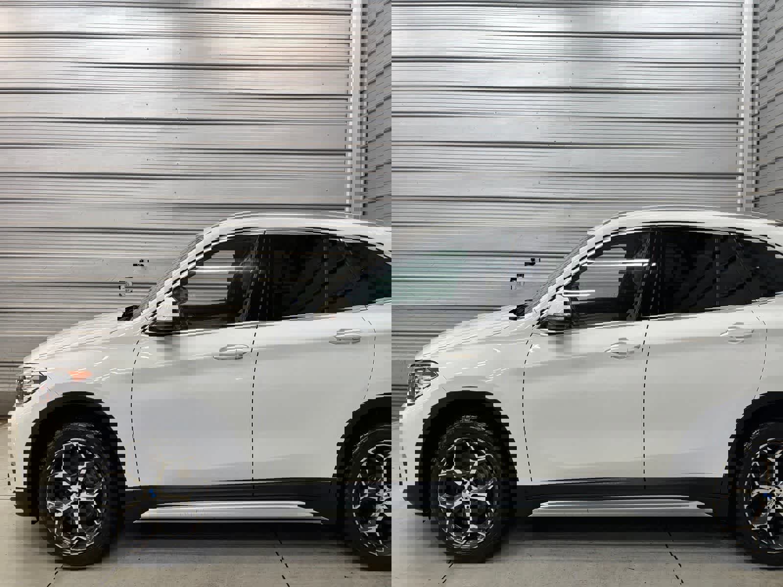 Used 2019 BMW X1 xDrive28i w/ Convenience Package image 3