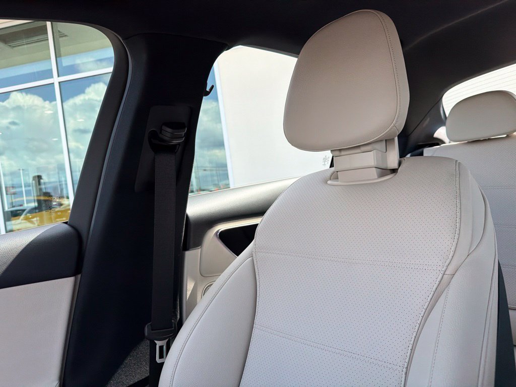 Used 2022 Mercedes-Benz C 300 Sedan image 23