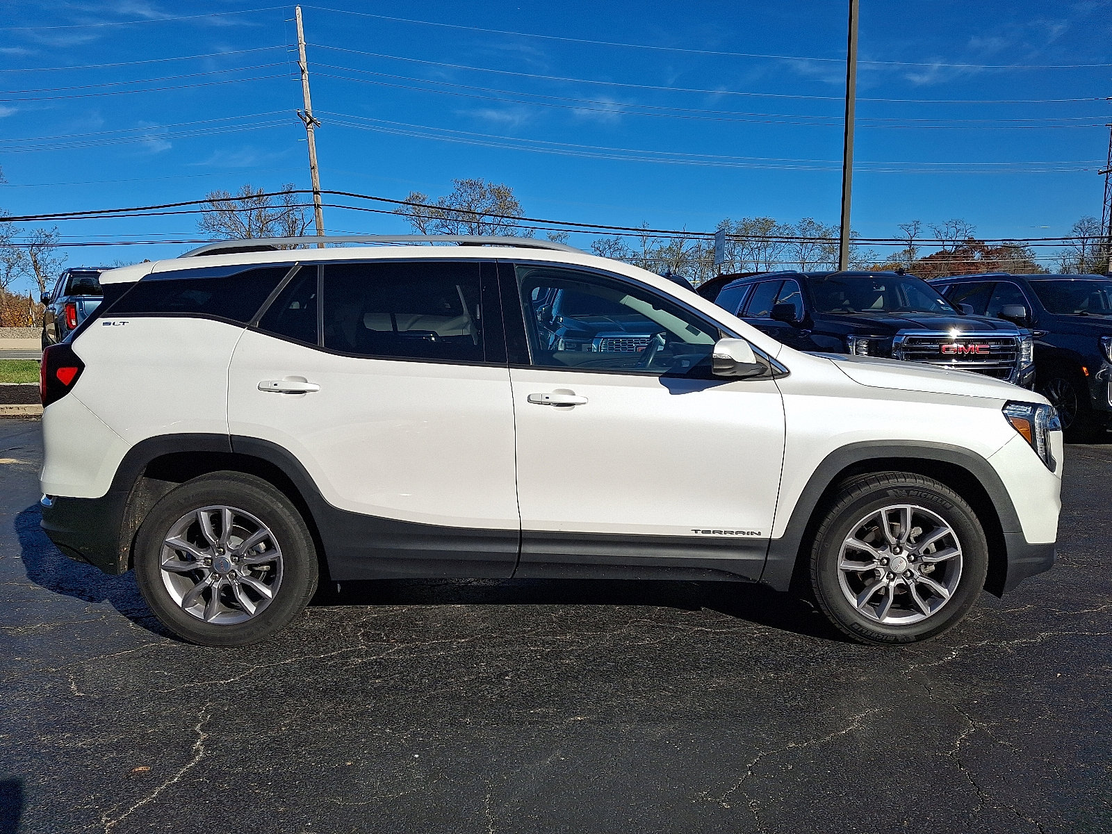 Used 2022 GMC Terrain SLT w/ Infotainment Package II image 7