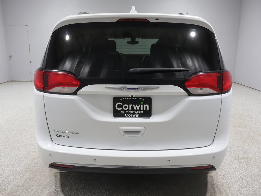 Used 2018 Chrysler Pacifica Touring-L Plus FWD image 3