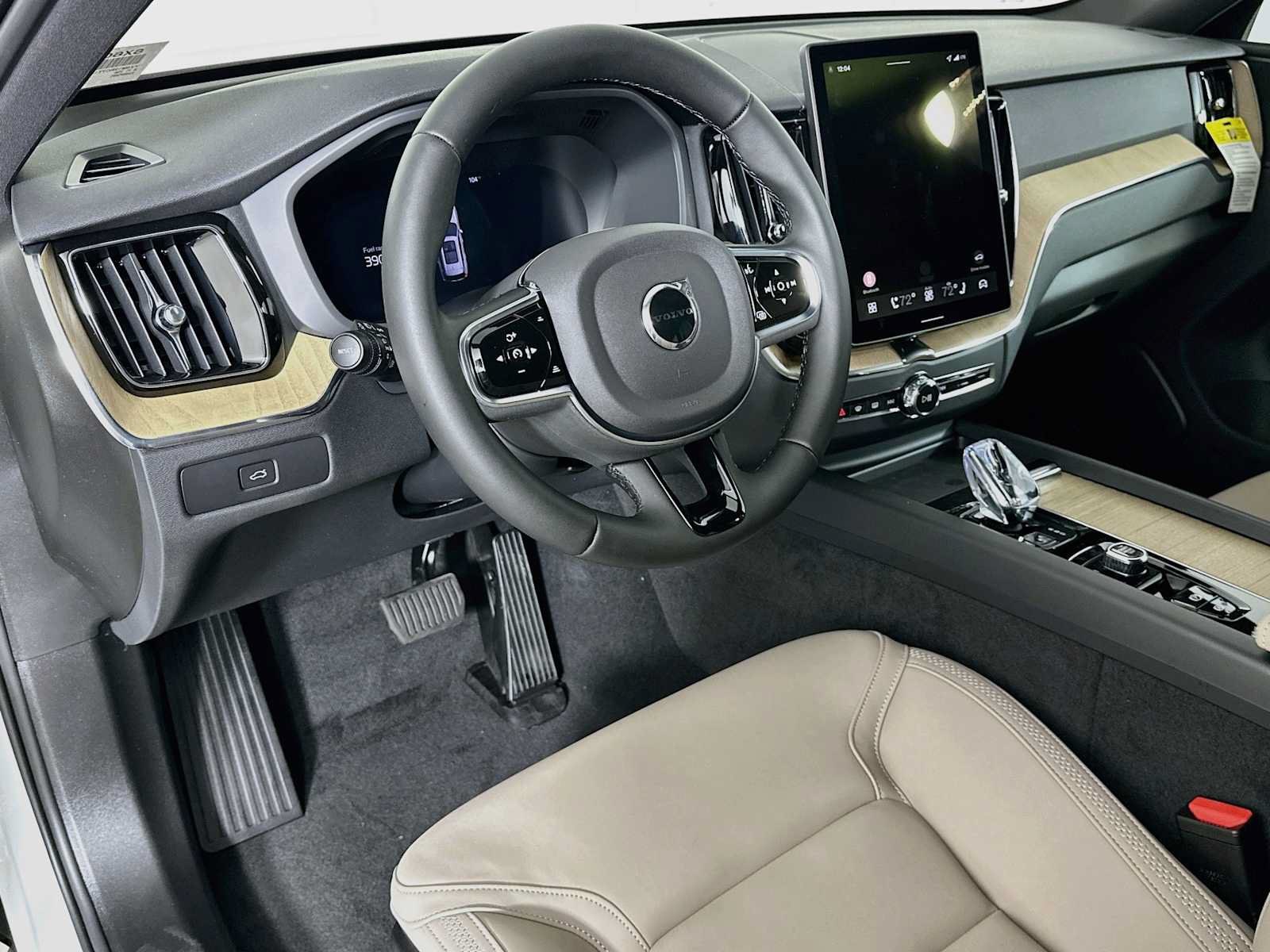 New 2026 Volvo XC60 B5 Plus w/ Protection Package Premier AWD/4WD image 9