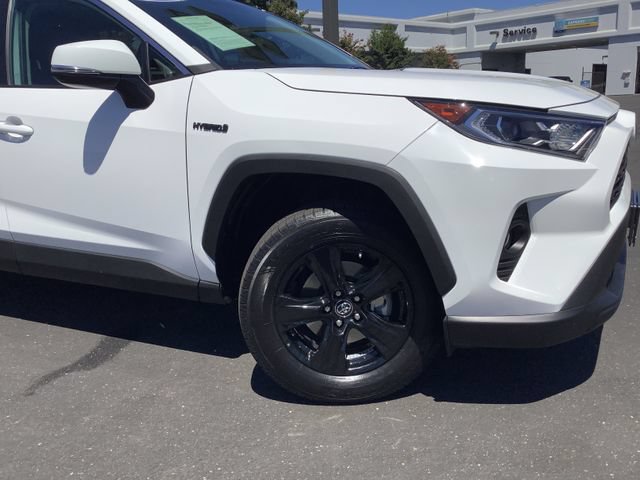 Used 2019 Toyota RAV4 XLE w/ Convenience Package AWD/4WD image 3