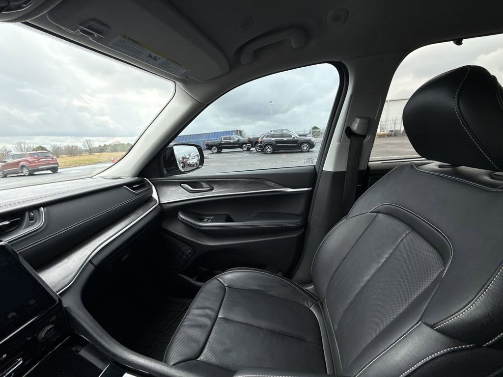 Used 2023 Jeep Grand Cherokee L Limited w/ Luxury Tech Group II image 15