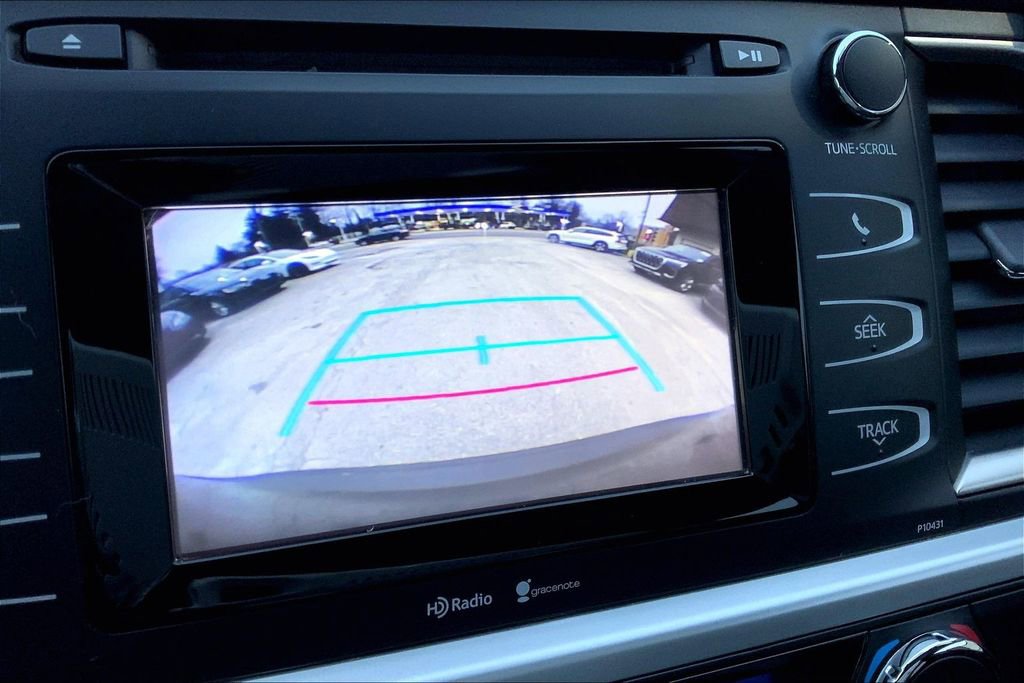 Used 2015 Toyota Highlander LE image 28