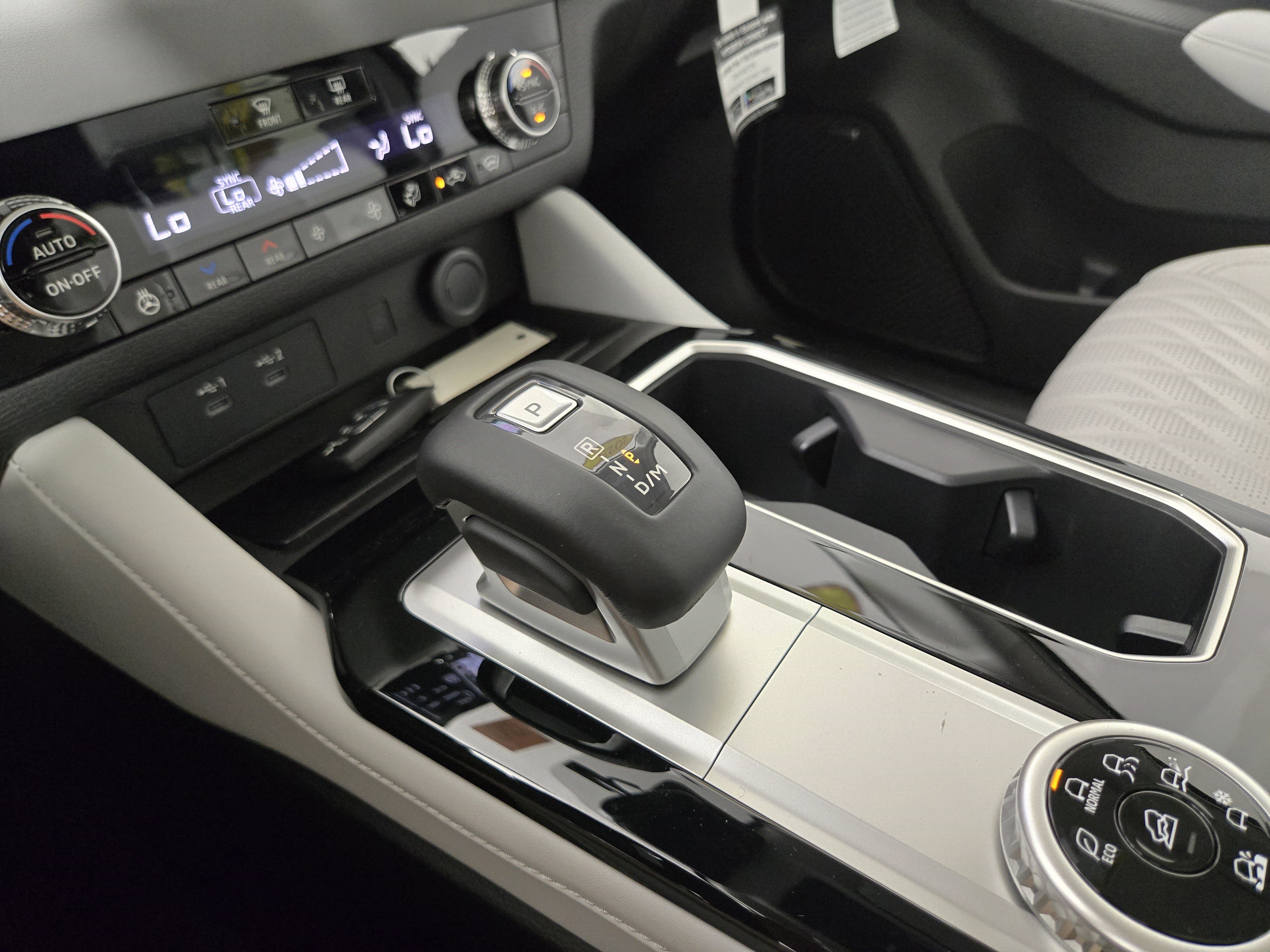 New 2025 Mitsubishi Outlander SEL image 24